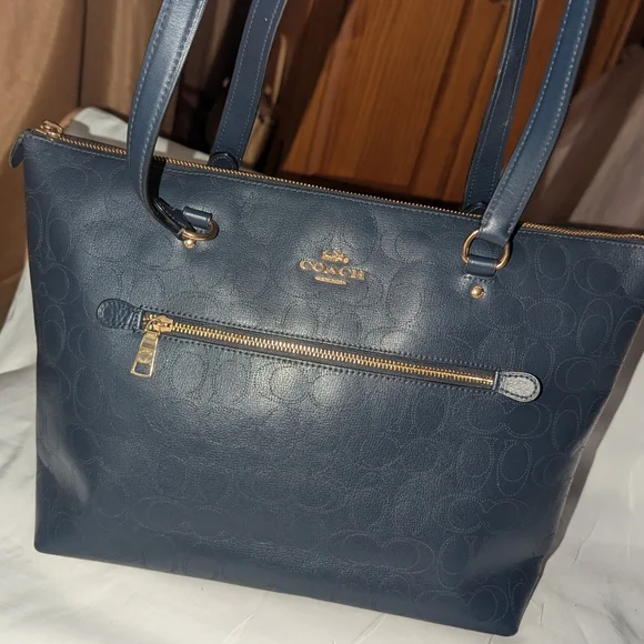 Coach Gallery Navy Perforted Leather Tote with Gold Accents.1499 - Picture 4 of 13